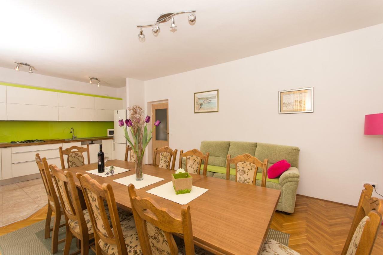 Apartman Domic 슬라티네 외부 사진